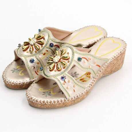 [^:5100]hJIVȃr[YtEFbWT_BLLȃXpR[ƁAɕt`[t킢IVȃT_łBXpR[1ÂJɎDŎdグAl̂1ɂȂ܂BĂ̑ĂT_łB<br>~ƒ͂Xeb`ŕ҂ݍ݁AŜ͋̕CĂĂ܂Bꊪɂ͖{RNgpANAbvڂɂȂ܂BS̓IȎhJ͐FɂA{̂̐Fɂ茩ڂ͋̕Cς܂BRÑEFbWT_́A5.0cm̃q[ŃX^CAbv.BNbVɂ̂́BsCӂ̃W[ɂ҂ŁAAuEAzCgAS[hA^[RCYu[̖LxȃJ[WJ|CgłBĂ̑ɉ؂₩vXĂ܂IIVŉ~[T_łB