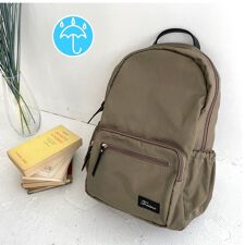 トミエコ(Tomieco)のリュック　9ポケットの優れもの　撥水加工のナイロン素材　晴雨兼用　バックパック