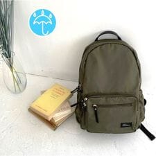 トミエコ(Tomieco)のリュック　9ポケットの優れもの　撥水加工のナイロン素材　晴雨兼用　バックパック