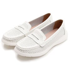 本革　パンチングローファー　軽量で疲れにくい
