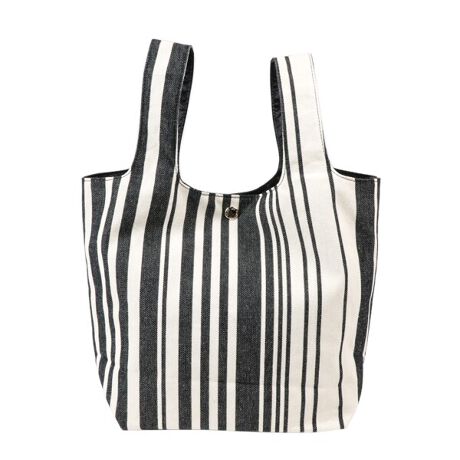 [^:AB012002]yiɂāzǂȃR[fɂ킹₷Vvȃg[gu}VFobOvoꂵ܂B\ʂɂ̓VvȖnnɃS[h̃ShJAʂ̓\CXgCvgpVѐSfUĆBR[fBl[gCɍ킹āAʂƕ\ʂyŒ܂BJ̓Xibv{^ŊJ傫JAו̎oX[Yɍs܂Bɂ̓|Pbg𓋍ڂA̎[ɂ֗ȎdlɂȂĂ܂Bʂɂ͂Ղ}`݂ĂAz|[`Ȃǂۂ[邱Ƃ\Bigʋ΁EʊwAVbsOobOƂĂLp܂BʂȂVvłƂfUCȂ̂ŁAjE킸AjZbNXłp܂BVj킸ALN̕ɂIXXBĩR[fBl[gɃvX邾ŁA₱Ȃꊴo邱Ƃo܂BV[EGߖ킸g閜\obOłByɂāzTOM Black^g ubNTOM Multiig }`jAmg[ɃAWBTOM MultíAgtBbvXitXƁAOtBbNfUCi[ji̊zɕ`XgCvƁATKZЂ̐̂̐nVs̒ɂǂĂA2̕MIXčꂽLES TOILES DU SOLEIL\长łB