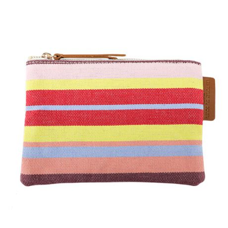 [^:AG008001]yiɂāz}VFobOiAB012j𐶎Yۂ̍قƂngpčꂽ|[`ucadet pouch^Jf|[`vBTChɎ{ꂽuhl[̋vsXl[AVvȃ|[`̃ANZgɂȂĂ܂BJɂ̓S[h̃t@Xi[̗pAiGKgȕ͋CvXB}`Ȃ̃tbgȃ|[`̓obO̒ł炸ARXObYȂǂ̏܂Ƃ߂̂ɒxǂTCYłB؂ȕւ̃v[gɂ߂łByɂāzTOM Multi^g}`ƃg tBbvXg̍i̊zɕ`XgCvƁAEg[EfE\C̑OgTKZЂ̌ÂnA[JCuɂ悭ĂƂA2̕~bNXĂ̐nfUC܂B