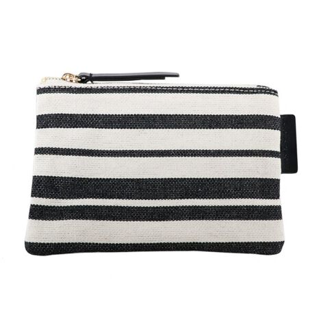 [^:AG008002]yiɂāz}VFobOiAB012j𐶎Yۂ̍قƂngpčꂽ|[`ucadet pouch^Jf|[`vBTChɎ{ꂽuhl[̋vsXl[AVvȃ|[`̃ANZgɂȂĂ܂BJɂ̓S[h̃t@Xi[̗pAiGKgȕ͋CvXB}`Ȃ̃tbgȃ|[`̓obO̒ł炸ARXObYȂǂ̏܂Ƃ߂̂ɒxǂTCYłB؂ȕւ̃v[gɂ߂łByɂāzTOM Black^g ubNTOM Multiig }`jAmg[ɃAWBTOM MultíAgtBbvXitXƁAOtBbNfUCi[ji̊zɕ`XgCvƁATKZЂ̐̂̐nVs̒ɂǂĂA2̕MIXčꂽLES TOILES DU SOLEIL\长łB