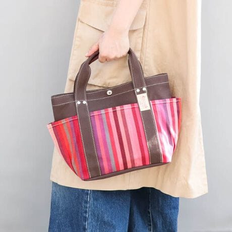 [^:U113B080]yiɂāzlCԃACeSTCYBB5TCY傤Ǔ傫ŁAigɂ߂łByɂāzPETITE DANI Rose^v` _j [YI[i[fUCi[ L^vȂ̗FlłV\̎Danielle Grailei_jGO[OjɂȂݖtꂽPETITE DANIV[YBڂ݂₪Ĕ炫ւA₪ĎU䂭öꐶAقȂsN̑@ׂȑgݍ킹ŕ\܂B