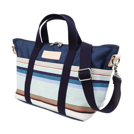 [^:U388475]yiɂāzEg[̐nƁAyĉɂiCn킹gx{XgobOłB̓̋CŁu{XgobOvƂĂuV_[obOvƂĂ2WAYdlłBig炲s܂ŁALgTCYƂȂĂ܂ByɂāzYOKOHAMA Blanc Turquoise^Rn} u ^[RCYm̕Ɏcٍ`ulvB ̑Ds`ACɂKтDCJAxqČ̂񂾐FA`ɑRςݏグꂽReiÍށB jd˂`Ȃł̖͂[AlȂł͂̃}\܂B