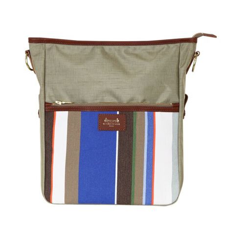 [^:U490441]yiɂāzV_[e[v̕tŁAbNTbNAV_[obOAV_[g[g3ʂ̎gł֗3WAYobOBB5TCY鏭ԂȃfUCƃiCngyłBSS[hō󂵂Ă邽߁AJWAɂȂ߂AR[fBl[g̕L܂ByɂāzCADAQUES Blanc Roy^J_PX u CnC݂̃tXɂقǋ߂uJ_PXv́AXyC̃RX^uo݂ɂ鏬ȑłBȂׂ̐ɒnC̃u[LÅԂɐ^ȉƂԃJ_PX܂BuEEO[͊΁A̋̓zCgAC̐񂾋̓u[AANZgɃqmL̃O[BĖ͓Iȑ̓₩ȗlqIWF̃{[_[ŕ\Ă܂B