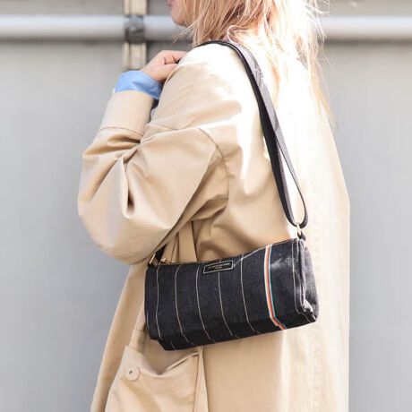 [^:U374B103]yiɂāzXgCv̕ƂɐFςU[킹ASS[hōBJWAɂȂ߂AR[fBl[g̕L܂BRpNgȌڂȂAz܂ByɂāzMONSIEUR Noir^bV m[amp̃X[c̕C[Wč܂BԊuɔzuꂽCARayure tennisisXgCvj̃X[cv킹܂B