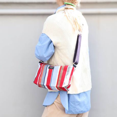 [^:U499280]yiɂāzXgCv̕ƂɐFςU[킹ASS[hōBJWAɂȂ߂AR[fBl[g̕L܂B̏íAu^ԁFU375^U375Bvj[AVfu^ԁFU499vłBύX|Cg͉L3_łBE㕔t@Xi[̖Dڂ2{1{ɕύXƂȂAȑOXbLƂۂɎdオĂ܂BEt@Xi[|Pbg̊v̖D@ύXĂ܂BEt̃obO̃SvgȂȂAVbNŃVvȎdlɂȂ܂Bȏ3_ύX|CgłBڂ͏i摜mFByɂāzDA SILVA Rouge Blanc^_ V@ [W u|gKogŁAtXŊ􂵂ƁEMaria Helena Vieira da Silvai}A Gi BGC _ V@j̊G悩CXs[V𓾂łBۉƁAG{Ƃłޏ̌IȍiXgCvŕ\܂B