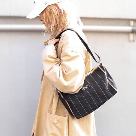 [^:U499103]yiɂāzXgCv̕ƂɐFςU[킹ASS[hōBJWAɂȂ߂AR[fBl[g̕L܂B̏íAu^ԁFU375^U375Bvj[AVfu^ԁFU499vłBύX|Cg͉L3_łBE㕔t@Xi[̖Dڂ2{1{ɕύXƂȂAȑOXbLƂۂɎdオĂ܂BEt@Xi[|Pbg̊v̖D@ύXĂ܂BEt̃obO̃SvgȂȂAVbNŃVvȎdlɂȂ܂Bȏ3_ύX|CgłBڂ͏i摜mFByɂāzMONSIEUR Noir^bV m[amp̃X[c̕C[Wč܂BԊuɔzuꂽCARayure tennisisXgCvj̃X[cv킹܂B