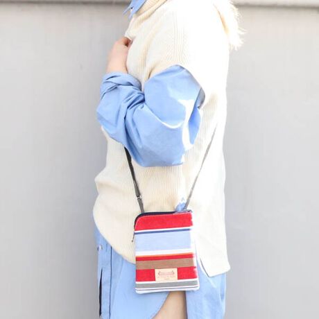 [^:U213B280]iɂĂ͐An̎gpӏɂ蕿̈ʒufڎʐ^ƈقȂꍇ܂Bʐ^1ڂ̃J[͂܂B3.4ڈȍ~̌fڎʐ^́AJ[قȂꍇ܂dl̎QlƂĂByiɂāzpX|[ggѓdbȂǏ̂ɂ҂ȃ~j|[`V_[Bs͂Aig̋MdiƂĂ߂łBV_[e[v̒ł悤ɂȂ܂ByɂāzDA SILVA Rouge Blanc^_ V@ [W u|gKogŁAtXŊ􂵂ƁEMaria Helena Vieira da Silvai}A Gi BGC _ V@j̊G悩CXs[V𓾂łBۉƁAG{Ƃłޏ̌IȍiXgCvŕ\܂B