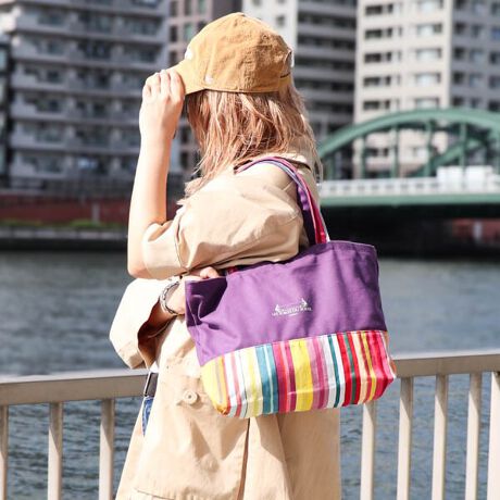 [^:AB015223]yiɂāzX̃R[fBl[gɍʂYĂ\CXgCvgpAJtŏiȃg[gobOB ug[EfE\CvŒNĂA[JCuI΂ꂽlCfUC̃obOłB̃{fUC炵ANZgɂȂAfC[R[fɉ؂₩vX܂B{fBJ[̓\CXgCvɍ킹|bvȃRrJ[œWJBɁA߂ɐ݌vnhɂA莝ɂ|ɂΉł2WAYdlłBA4TCYybg{gTCYŁAʋ΁EʊwEoɂ҂BJWAAǂȃX^Cɂށul̃fC[g[gvłByɂāzJOUR DE FETE Multi^W[ h tFbg }`JOUR DE FETE̓tXŁuՂ̓vӖ܂B714ApՂ̎ÃC~l[V키̊XpʂĂ܂BʂkȃXgCvŁAlX̗zCȋC\܂B