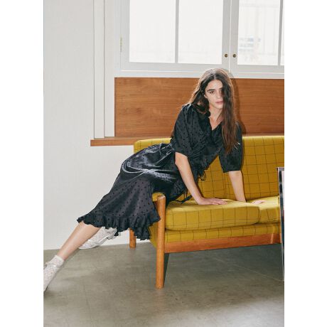 [^:185108041]yFabriczȂ₩ȗƁAcfVfނɁAtbL[HŎ{ꂽ݊̂hbgByDesignzQwɏd˂t̂ɉ킹AgȈۂ̃hbgs[XBC[hfUCŃfBȈۂ͎cAEGXg낪SɂȂĂAŒp\ȂƃNV[ȃVGbgɁByStylingzZ߂̏䊴Ȃ̂ŁAfjƂ̃C[hX^CVlbNfUCāAnClbNCi[ANZT[ƂȂꊴo܂B[t@[Xj[J[ȂǗlXȃV[Yɍ킹Ă܂ByTreatmentz􂢁F@F~hCN[jOF~EGbgN[jOFFȂnF萶ň(s[Xr)Fʐn̐LkFȂEFvI[o[|PbgFE1yfgzx[WF168cm38TCYpubNF173cm38TCYpyӎz摜̏i̓TvłB\摜̐F́Aj^[uEUɂĎۂ̏iƎ኱قȂꍇ܂B\߂BACeTCY͏iTv̐Ă邽߁Aۂ̏iƑ̌덷ꍇ܂BipׂɁAAeV^OEl[KmF̏Ap͂舵B