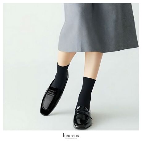 [^:HLOA-1]VvȃfUCŃNVJȃGi[t@[Btbgɋ߂q[łdvCx[g܂ŕLJo[܂B[t@[ɂ肪Ȍłfފ͂ȂAȂ₩Ń\tgȗSnڎwč܂Bܐɗ]TXNGAgDƐVJAӂӂWC\[őƂĂyBtbg[t@[Ȃ̂ɃNbVĂ܂̂ŒԗĂɂBSn͑ŜӂƗDݍފłBfŗĂA\ȂTbƂɂ̓pJpJƌChłq[NbVBSnŗDɍllߍ݂܂BfłAC⃌MXȂǂ̃bOACeƍ킹Ăނ̂ŃR[f̕LȂ藚񂵂ՂAقڃI[V[YΉ̃[t@[łBGiȂ̂ŉJ≘ɂACpvXƂĂ􂵂܂IGi[t@[/TCYWJF23.5`26.0cm /J[FubNq[̍F2cmdF160gi23.5cm БjގFvuh/heureux(E[[) 26cm܂łpӂ܂B傫TCỸ[t@[ĂY݂̕ɂ