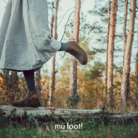 [^:MHA-6]ɉ̍\̃tbgxbh\[ŁA̎܂肪悭ԗĂAĂɂmu foot!(~[tbg)̃RtH[gu[cłB₷5cm̃q[r̃VGbgLCɉoĂ̂ŁAXJ[gpcX^CȂǃ{g̃R[fIт܂BɃt@Xi[tĂ̂ŒEyXȃu[cłBVvȃfUCȂ̂ŃR[fBl[g̕LAJWAX^C炨dV[܂ŗ񂵂₷ꑫBɂuRtH[gvĂtł͂ȂAi`Ȋł̂ŔNw₢܂BT|[gEEE̒̂ڂ݂xđ{̃A[`L[vBȎɂ₳SnłBJbvC\[EEEƂ̌`ɍ킹āAڂ݂JbvC\[BƂtBbgĈxAbv̂ŕ₷Ȃ܂BA[`oXT|[gEEEɍL낤Ƃ鑫{̃A[`ɂȂ悤₳T|[gBȐԂŕ̂őւ̕Sy܂BtBbgŜŏdSx邽߁AɂȂ܂BIu[NgDEEEewԍL߂ɂƂܐ`ŋȂyȗSn܂BIu[NgD^Cv́A^ォ猩ƂewԒiGWvg^j^̕œKłBTCYFSi23.0`23.5cmjMi24.0`24.5cmjLi25.0`25.5cmjq[̍F5cm dF320giMTCYБǰCŗ́A0.5̃TCY߂܂Byގzv/EVA\[yYzyӁzɂāA኱̌̍oꍇ܂̂ŖڈƂĂQlɂĂBsȓ_͂Cyɂ₢킹B