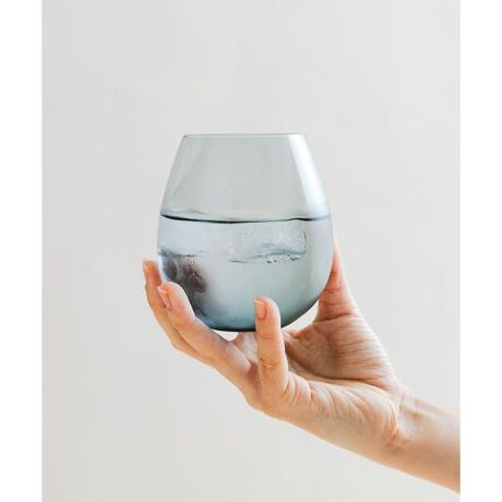 [^ԁFHIROTA-K005UZA3]̃ACeWEB菤iłBԂ̂ڂ݂͂_炩DȃtHɁA`IȏɎq̕\@puQ-karaivtHłȂAfށEZ@EFʂɂĂ܂܂ȕ\oV[YłBԂ̑KXꂽX[NF̍ĐKXgpTXeBiuȃOXBق̂ɒWCAO[F́AV[Yɂ͂ȂVȐFƂȂ܂BCOXɂݍނ悤ȂŁAݕ̍Ă܂BY_~lEH[^[ȂǃNAȈݕłgɂȂƁAFCA남y݂܂B˔tKarai Opal GlassԂQ̂悤ȏ_炩łVvȃtHɁAAcɎq͍Ă`IȏɎq̕\킹܂B̂ڂ܂`́A̖LȈݕɓɂ߂łBDESIGNER:|ΈYAcɎqAcɎq1899NɓőnƁBōłĵɎq[J[̈łB ߑɃ[bp`KX́A{̔ӎƗZA{Ǝ̃fUCJԂ܂B AcɎq́AnƂЂɓ`MdȃfUCɁA]ː؎q␁ɎqȂǖXƎ󂯌pdɂ`IpÃCeAɒav_Ng葱Ă܂By2025 Spring^Summerzy25SSz̏íAKX̂ߋCA؂Ȃǂ̉ߒœ邱Ƃ܂Bd݁AF̔ZWȂǂ̍܂B̑舵Ɋւ܂ẮAiɕt̃AeV^OBe : 350ml : 10.5cm ^ 10.5cm ^ s11.5cmi摜́A̓p\RȂǂ̉{ɂAۂ̐FƈقȂČꍇ܂B\߂Bi̐F̖ڈ́AiP̂̉摜QƂBCɓo^̂߁Cɓo^íA}Cy[WɂČ݂̉i݌ɏ󋵂̊mF\łBXg̊Ǘɐ񂲗pB