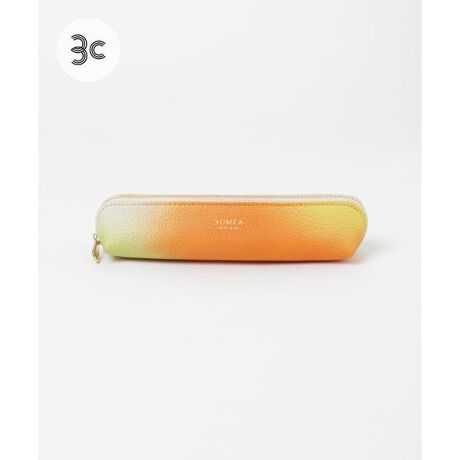 [^ԁFJMKT-3857-BC001]s̗FT߂̋ZpgU[uhASOMEA brumeBFT̋Z@AƂňFv߂킯Ă܂BʐFɓKvPH̃^i[ƊJAƎɒgp邱ƂŁA]悤ȑN₩ȐFʂU[̏ŕ\邱Ƃł悤ɂȂ܂BƂŐFd˂Ăڂ킹AzIŔ̐E\ĂA ▭ɈقȂF̕łB̂₷ṽKlP[XBXŌyʂȂ̂ŏ߂̃obNłA^т₷fUCłB΂߂ɂȂĂ邽߁A[o֗łBn͏_炩ȎG肪̃sbOXLgpAYƃt[Dی삵܂BʂDJɃXgbvt΁A񂩂牺ĒAobOɎt邱Ƃł܂Bʔŏ݂Ђ̃lbNXgbvpӂĂ܂BySOMEAzSOMEA(\A)͓{̓`H|łFT̐VʂmĂ炢Ƃz2018Nɐ܂ꂽuhBs50Nɂ킽蒅ɎgłrFT肪Ă܂BN|ĂӎɐVAʂLȃfUCłB2021N͕PH̃^i[Ƌ͂Ĕv̐FɎg݁AFTƎ̐FZ@JB]悤ȑN₩ȐFʂv̏ŕ\ł悤ɂȂ܂B2023Nɔ\SOMEA brume(u[)͗FT̓̈łڂ߂e[}ɂV[YBbrume̓tXŁuvӖ܂BĂ邩̂悤ɕsvcȐEւƗUȂBFFAƂŐFd˂Ăڂ킹zIŔ̐E\Ă܂ByrFTzrFT͕LȋsR̂قǋ߂ɂFTH[B1980N̑nƈȗA]ˎォ`Ă`FT̋ZppāAт̐sȂĂ܂BusŔ|؂̂ӎvuVH[炵tbg[Ňyv݂ɁA{̓`؂ɂȂA`ƖȂVg݂ɂϋɓIɒ킵Ă܂ByJAPAN MADE PROJECTRZvgz{̒n͂낢{ɂ́A܂mȂNN邱ƂłӂĂ܂B́A̓ynĂ܂Ȃn̕XƂƂɁA낳ۑɌȂAɂȂńgh𔭐MĂ܂ByKYOTO s{ze[}́uKYOTO INNOVATIONvB