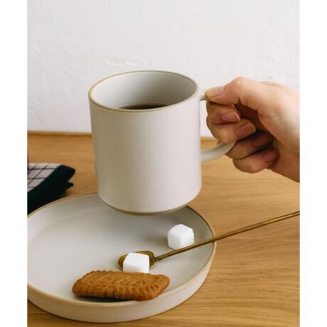 [^ԁFDPA3-4TD209]comfyV[Y ݌v̔2.5_˔j!{ɂĊ̈Ynł򕌌s100Nȏ̗j탁[J[wےxƐ삵ADOORS LIVING PRODUCTSIWi̊V[YA"comfy(RtB[)"BXg[gȃ{fBƂƂۂ݂̂鎝̃oX炵}OJbvׂ܂B}OJbv8ڂŖ250ml̗eʂŁAH₨̎ԂȂǁAlXȃV[ɂ傤ǂTCYBdqWEH@ɂΉĂ̂œgɂ҂̃}OJbvłBpɂ͂A؂Ȑlւ̑蕨AFႢł̂jMtgɂIXXłBcomfyV[Ýucomfyv[g15cmvƍ킹ƁAJbv&\[T[ƂĂ҂Bqɂ􂵂łBJ[͐􂢂炢̖ẑ悤ȃi`Ȉۂ̃AC{[ƁA[Ȃ̔F͂̃lCr[łpӂ܂Byےɂāz1916NA򕌌sCɂĊے͒a܂B100NȏɓnAJbv&\[T[𒆐SƂI[_[ĤɍĂ܂BnƂ|ꂽLxȌolƋZpāAEŃJbvɂlɊƍKł`悤ȐiXڎwĂ܂ByDOORS LIVING PRODUCTS(hA[YrOv_Nc)zDOORS̃vCx[g[xBmgтĂ炦悤ɁAfUC͋ɗ̓VvɁAgSn̂悳ɂG݂WJĂ܂B̏íA11Ő삳Ă܂B̂炵ǋ邽߁AR̕؂ɎdグĂ邽߁A{IȌڂ͓łAFTCYA\ʂ̎dオȂǂɈقȂꍇ܂AƂĂB֖̃⏬Ȃ͂ꂪꍇ܂AƓ̐nĤߐ̂ŁÅ̖킢ƂĂy݂BꕔAqCƌĂ΂Â֖ĂȂԒFɕϐFĂӏꍇ܂Asǂł͂ȂAĕ̓ɂȂ܂BI[ugp̋}͔ǰƂȂ\܂߁AӂBfނ̓A΂ł̎gp͂ł܂Bi摜́A̓p\RȂǂ̉{ɂAۂ̐FƈقȂČꍇ܂B\߂Bi̐F̖ڈ́AiP̂̉摜QƂB