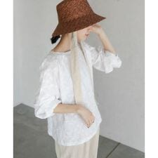 アーバンリサーチ ドアーズ(URBAN RESEARCH DOORS)の立体刺繍ブラウス