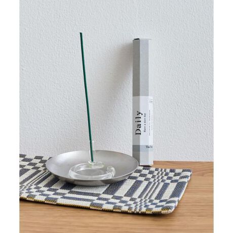 [^ԁF90-DZA3]Dailŷ͖g悤ɁAg₷傫ƗʁA߂ɒuĂpbP[WɂčĂ܂BDailyĂ镺Ɍ̒WH͂̔˂̒nƂĒmA{̐YVFA͖70߂Ă܂B̍HɕKvȁAɓK󂯂₷WḦ{nɂ́A̐[J[Hꂪ܂BeB[c[͐ӂN[ȍłBRĎ : 30e : 45{[O]- : 14cm ^ 2.5cmi摜́A̓p\RȂǂ̉{ɂAۂ̐FƈقȂČꍇ܂B\߂Bi̐F̖ڈ́AiP̂̉摜QƂBCɓo^̂߁Cɓo^íA}Cy[WɂČ݂̉i݌ɏ󋵂̊mF\łBXg̊Ǘɐ񂲗pB