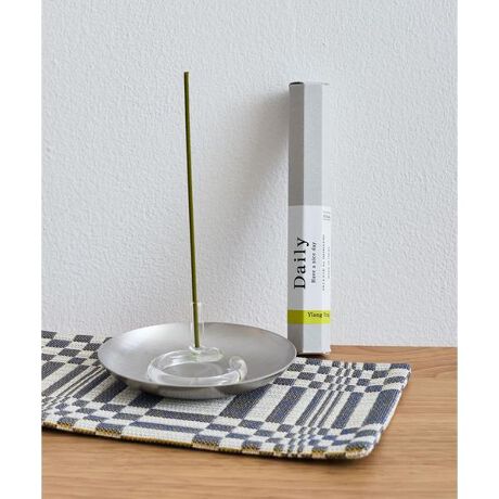 [^ԁF91-DZA3]Dailŷ͖g悤ɁAg₷傫ƗʁA߂ɒuĂpbP[WɂčĂ܂BDailyĂ镺Ɍ̒WH͂̔˂̒nƂĒmA{̐YVFA͖70߂Ă܂B̍HɕKvȁAɓK󂯂₷WḦ{nɂ́A̐[J[Hꂪ܂BCC͊\IȊÂ̂鍁łBRĎ : 30e : 45{[O]- : 14cm ^ 2.5cmi摜́A̓p\RȂǂ̉{ɂAۂ̐FƈقȂČꍇ܂B\߂Bi̐F̖ڈ́AiP̂̉摜QƂBCɓo^̂߁Cɓo^íA}Cy[WɂČ݂̉i݌ɏ󋵂̊mF\łBXg̊Ǘɐ񂲗pB