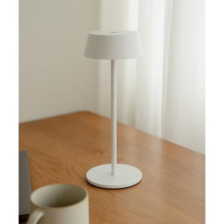 [^ԁF003400WH-DZA3]̃ACeWEB菤iłBgꏊI΂AKvȂƂɎyɒuR[hXX^hCgBVF[h㕔̃^b`ZT[ON ^ OFFłAŒ삪\łB{̕\ʂׂ͔ȉʂ`ė͋CƍoAAQÕxbhTCh⃊rOł̃bNX^C_炩ȖŏƂ炵܂B10`100̖iKȂ̂ŁAV[CɉĎgł̂ꂵ|CgłBh@\(IP54)ŁẢJɂ炳悤ȃAEghArOxsOł̊ȈՏƖƂĂg܂B̐̔򖗂ɂ@킪e󂯂܂(Shł͂܂)[dpUSBP[utAŏꏊȂ̂ŃfXNCgɂ߁B10.8~28.5cm̃RpNgȃTCYŁAlXȃeCXg̃CeAɂރVvȃX^CbVfUC̏ƖłByBRID ^ ubhzuv_NgRZvg(TO^l)ςĂCtX^Cuhvnov_Ng͂ȂɂƂẴX^_[hςĂBi̕炵yނƁBɕω^郂mBX̐ɐV fUCVѐSAVRZvg𔭐M郉CtX^CuhłB_10(t[d)USB[d6(TypeAtoC)i摜́A̓p\RȂǂ̉{ɂAۂ̐FƈقȂČꍇ܂B\߂Bi̐F̖ڈ́AiP̂̉摜QƂBCɓo^̂߁Cɓo^íA}Cy[WɂČ݂̉i݌ɏ󋵂̊mF\łBXg̊Ǘɐ񂲗pB