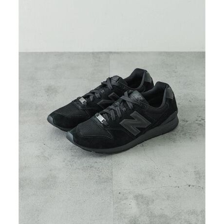 ブラックスニーカー