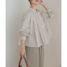 アーバンリサーチ ドアーズ(URBAN RESEARCH DOORS)のストライプリボンフレアブラウス