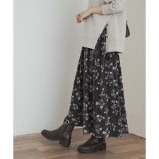 アーバンリサーチ ドアーズ(URBAN RESEARCH DOORS)のベロアフラワープリントスカート