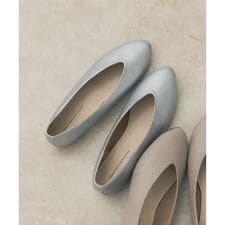 Vカットパンプス