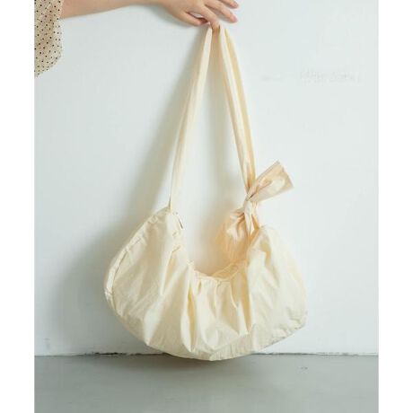 [^ԁFLAA4-2AJ002]傫߃{̃V_[obOgh̃NVƂV[OfUCۓIȃNbT^̃V_[obOBiCfނŉו傫̂߁Aigɂ߂̃ACełBЂ̃{́AE\2WAYdlBCɍ킹ĕtւ邱ƂŁAR[fBl[gy݂܂By2025 Spring^Summerzy25SSzA4TCY[\d : 110g[{]S24cm ^ ő啝9cmi摜́A̓p\RȂǂ̉{ɂAۂ̐FƈقȂČꍇ܂B\߂Bi̐F̖ڈ́AiP̂̉摜QƂBCɓo^̂߁Cɓo^íA}Cy[WɂČ݂̉i݌ɏ󋵂̊mF\łB Xg̊Ǘɐ񂲗pB