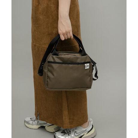 [^ԁFLWA6-DFV4820]O\ȃV_[Xgbvt2WayŎgV_[^nhobOAוSȃ}`LdlBOOɂ͌ڂ̃ANZgɂȂĂXibv{^̑Uȃ|PbgzuB܂̑OʑɎF̍bVfނZIP|PbgEwʑɏނ̎[ɍœKȃI[v|Pbg2ӏB炵ڂƂƂ[́Edl𕹂AigɍœKŔėp̍obOłByDRIFTERz1977NɃAJ̃InCIBŒaBXpV[gЂDrifteŕAupV[g̐n̗lɊőϋvAipoobOv̐YJnB̂ɓ݈ՂDꂽϋvAꂽfUCƋ@\˔AQ̎gՂւACeB́A{AJł͂ȂE̐lɐe܂Ă܂By2025 Spring^Summerzy25SSzd : 230gi摜́A̓p\RȂǂ̉{ɂAۂ̐FƈقȂČꍇ܂B\߂Bi̐F̖ڈ́AiP̂̉摜QƂBCɓo^̂߁Cɓo^ꂽíA}Cy[WɂČ݂̉i݌ɏ󋵂̊mF\łBXg̊ǗɂЂpB