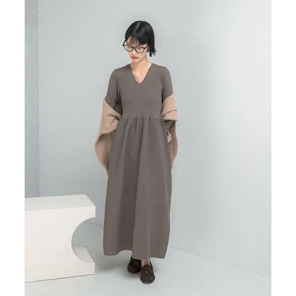 WEB/一部店舗限定』フォルムシルエットVネックリブワンピース