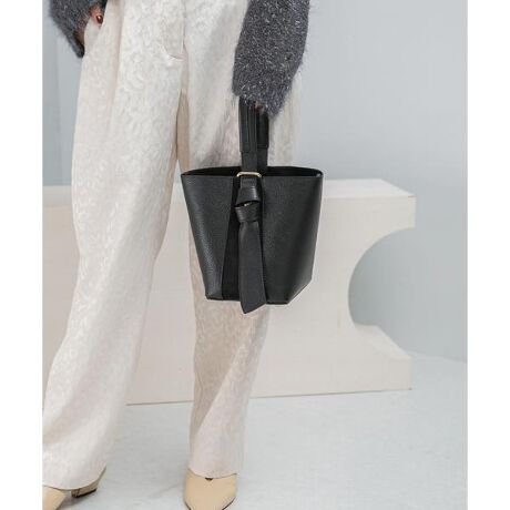 [^ԁFRWA7-FB5976DOSA]yAULENTTI ^ IEeBzAULENTTI2019NɃX^[gobOuhłBobOYƂ̐ȃC^AEtBcF𒆐SƂC^Ãt@Ng[ŐYĂ܂BC^A̎̍v𑽂gpBC^AU[͊v̎ނH@lXŉ[͂̂郌U[ƂȂĂ܂By2025 Autumn^Winterzy25AWz̏íAfނ̓ŏiɂA▭Ɏdオ肪قȂ邽߁AFꍇ܂B{vgpœȎdグȈׁAJŔGꂽ⋭ꂽꍇɂ͐FÄߗƂ܂̂ł舵ɂӂB̑舵Ɋւ܂ẮAiɕt̃AeV^OBd : 570g[|[`]16cm ^ 19cm ^ }`9.5cmi摜́A̓p\RȂǂ̉{ɂAۂ̐FƈقȂČꍇ܂B\߂Bi̐F̖ڈ́AiP̂̉摜QƂBCɓo^̂߁Cɓo^ꂽíA}Cy[WɂČ݂̉i݌ɏ󋵂̊mF\łBXg̊ǗɂЂpB