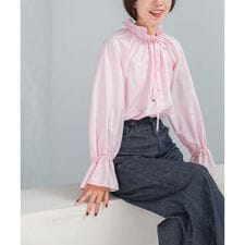 フリルカラーブラウス