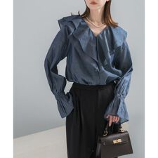 Vネックラッフルシアーデニムブラウス