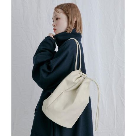 [^ԁFKBA4-2AA002]yVNvXĂ郏V_[{TbNzAU[̂悤ȁAXEF[ĥ悤ȑfނIȃ{TbNBJ̍iOɒʂƂ낪fUC|CgłBБ̌ɂĎĂA莝łACełB̒ȂɃvX邾ŐVN^܂BIVORY&CHARCOALAFL.BLUEpӂ܂By2025 Spring^Summerzy25SSz̑fނ́AC⊾AGȂǂɂAFڂ肷邱Ƃ܂̂łӂB̑舵Ɋւ܂ẮAiɕt̃AeV^OBd : 270gi摜́A̓p\RȂǂ̉{ɂAۂ̐FƈقȂČꍇ܂B\߂Bi̐F̖ڈ́AiP̂̉摜QƂBCɓo^̂߁Cɓo^íA}Cy[WɂČ݂̉i݌ɏ󋵂̊mF\łBXg̊Ǘɐ񂲗pB