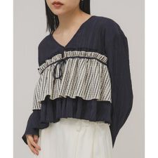 フリルレイヤードブラウス