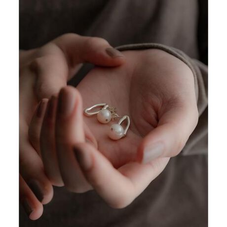 [^ԁFSM43-2LF008]yiiYꗱp[zSILVER925fނȂł͂̓Ɠȕƃ~jTCŸꗱp[̑gݍ킹iî鎨ւƃAbvf[gsAXBCrĉI[o`[tɂԂ牺p[Aɍ킹ăjAX̂\hbvfUC̈BN[ȑCɏ_炩ȈۂvXĂ1_łBFႢ(GOLD)̂pӂ܂SM43-2LF009@pearl drop pierce ySMELLY so(X[ \[)zsoƂ̓AChґB ̃X^COɗnރfUCłȂAɌoB gɂ̂ɕqɂȂ̎ɁAiYĂRZvgƂāASMELLYaWG[CB ʂȃWG[āAґȋCɂȂ悤ɁB |WeBuȓ𑗂Ă悤ɂƊ肢߂āBy2024 Spring^Summerzy24SSz̏i͓VRfނgpĂ邽߁A1_1_̐F`󂪔ɈقȂ܂BVRfނł킦Ȃ\y݂BVo[̏íAC̗AA玉AiɔϐF܂AVo[NXN[i[ł̌ɂP߂o܂BgɂȂȂ͖܂ɓAC̏ȂꏊŕۊǂĂBfP[gȑfނgpĂ邽߁AAՌ^ jĂ܂\܂̂ŏ\CtBA玉tĂƍ݂ϐF̌ƂȂ܂̂łgp̓Vo[NXA͏_炩złꂵĉB݂CɂȂꍇ̓Vo[N[i[S[hR[eBOΉ̃N[i[gpB  ^EEEEEC͊OĂ܂悤肢v܂B TEi≷Ȃǂ̍ȏꏊA܂Ɋnł̂gṕAΏĚƂȂꍇ܂̂ŒpĉB  ]A݁AԂ݁AȂǂ̏Ǐ󂪏oꍇ́Aɒp߂ĂɂkBAM[ȂłA̒̈ɒpĂƋAM[ɎǏ󂪏o邱Ƃ܂̂łӂBp[gpi͔MƏՌɎア܂BǰƂȂ܂̂ŁAȊł̂gp͂TBߓx̏Ռ܂ƁAڒʂɉeт܂̂ŁA\ɂCĂgpB