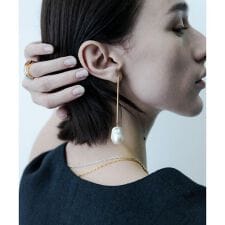 SMELLY so’　baroque pearl bar pierce
