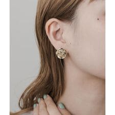 スメリー(SMELLY)のメタルローズイヤリング