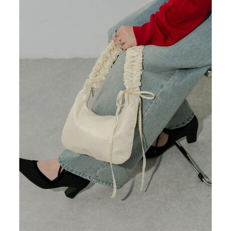 [^ԁFSMA4-2AA002]y{~MU[R[f̃ANZgɁz{̃fUCR[fɃghvXƂo◷s̃TuobOƂĂKvŒ̉ו܂TCYgh̃nhobOJWAK[[ȈۂɎdグĂpӁBTCh̃{𔛂邱ƂŁAnh̒̔߂\BՂƓMU[̓t̂悤ȕ͋CŃL[gȈۂvXĂ܂BRpNgȌڂȂAzEX}zE|[`ƂKi͂Ǝ[ł̂|CgłBy2025 Spring^Summerzy25SSzd : 65gi摜́A̓p\RȂǂ̉{ɂAۂ̐FƈقȂČꍇ܂B\߂Bi̐F̖ڈ́AiP̂̉摜QƂBCɓo^̂߁Cɓo^íA}Cy[WɂČ݂̉i݌ɏ󋵂̊mF\łBXg̊Ǘɐ񂲗pB