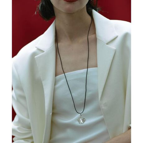 [^ԁFSMA3-2PF014]yɃA[gȑ݊zA[gIuWF̂悤ȁA݊̂郁^`[t̃lbNXB炩ȋȐƁA𔽎˂鉐₩ȕ\ʂAfReۓIɏ܂B`[t̖͂ĂAVvȃubÑR[h킹܂B߂̃R[hȂ̂ŁA^[glbN̏ォłoXǂĂ܂B gpĂfނ͓AC⊾AJȂǂɂ鐅GɂFAm͂̂̂ɐFڂ肷鋰ꂪ܂̂ŁAWF̗mƑgݍ킹ۂȂǂ́Aî舵ɏ\ӂBVo[̏íAC̗AA玉AiɔϐF܂AVo[NXN[i[ł̌ɂP߂o܂BgɂȂȂ͖܂ɓAC̏ȂꏊŕۊǂĂB   ANZT[̓fP[gȑfނgpĂ邽߁AAՌ^ jĂ܂\܂̂ŏ\CtB܂A玉tĂƍ݂ϐF̌ƂȂ܂̂łgp̓Vo[NXA͏_炩złꂵĉB܂A݂CɂȂꍇ̓Vo[N[i[S[hR[eBOΉ̃N[i[gpB  ^EEEEEC͊OĂ܂悤肢v܂B TEi≷Ȃǂ̍ȏꏊA܂Ɋnł̂gṕAΏĚƂȂꍇ܂̂ŒpĉB  ]A݁AԂ݁AȂǂ̏Ǐ󂪏oꍇ́Aɒp߂ĂɂkBAM[ȂłA̒̈ɒpĂƋAM[ɎǏ󂪏o邱Ƃ܂̂łӂBp[VR΂gpi͔MƏՌɎア܂BǰƂȂ܂̂ŁAȊł̂gp͂TB܂Aߓx̏Ռ܂ƁAڒʂɉeт܂̂ŁA\ɂCĂgpBd : 7.5gi摜́A̓p\RȂǂ̉{ɂAۂ̐FƈقȂČꍇ܂B\߂Bi̐F̖ڈ́AiP̂̉摜QƂB