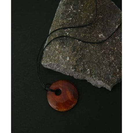 [^ԁFSMA3-2PF009]y|I݊J[lA̐Fʁẑ݂J[ƁAƂē̂̂Ȃ͗l͂̓VR΃J[lÃlbNXBԂ̃T[N`[tAň|Iȑ݊܂B΂̖͂őɈoAVvȃR[hfUCŁAXChɒ߂\łBVvȃjbg⃏s[Xɍ킹邾ŁAƐꂽۂɎdオ܂B ̏i͓VR΂gpĂ邽߁AFɌ̍܂B̐F̏iIђƂ͂ł܂̂ŁA\߂BgpĂfނ͓AC⊾AJȂǂɂ鐅GɂFAm͂̂̂ɐFڂ肷鋰ꂪ܂̂ŁAWF̗mƑgݍ킹ۂȂǂ́Aî舵ɏ\ӉBVo[̏íAC̗AA玉AiɔϐF܂AVo[NXN[i[ł̌ɂP߂o܂BgɂȂȂ͖܂ɓAC̏ȂꏊŕۊǂĂBVR΂ւ̃Vo[NXyуN[i[̂gṕAϐFV~̌ƂȂ鎖L܂̂łӂB fP[gȑfނgpĂ邽߁AAՌ^ jĂ܂\܂̂ŏ\CtB܂A玉tĂƍ݂ϐF̌ƂȂ܂̂łgp̓Vo[NXA͏_炩złꂵĉB܂A݂CɂȂꍇ̓Vo[N[i[S[hR[eBOΉ̃N[i[gpB  ^EEEEEC͊OĂ܂悤肢v܂B TEi≷Ȃǂ̍ȏꏊA܂Ɋnł̂gṕAΏĚƂȂꍇ܂̂ŒpĉB  ]A݁AԂ݁AȂǂ̏Ǐ󂪏oꍇ́Aɒp߂ĂɂkBAM[ȂłA̒̈ɒpĂƋAM[ɎǏ󂪏o邱Ƃ܂̂łӂBp[VR΂gpi͔MƏՌɎア܂BǰƂȂ܂̂ŁAȊł̂gp͂TB܂Aߓx̏Ռ܂ƁAڒʂɉeт܂̂ŁA\ɂCĂgpBd : 27.5gi摜́A̓p\RȂǂ̉{ɂAۂ̐FƈقȂČꍇ܂B\߂Bi̐F̖ڈ́AiP̂̉摜QƂB