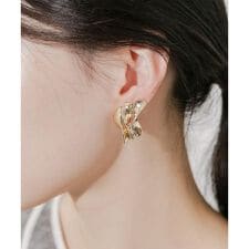 フリルデザインボリュームイヤリング