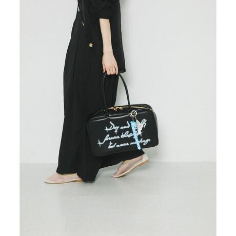 [^ԁFDA004-RDA4]Pas De DANSE  EclipseḦӖAGNvXƖtꂽphD_X2ndV[YBƉeAƈÁBꌩ΋ɂɂ悤łāA͂ǂ݂čA݂xĂBȃbZ[W߂āAOɂ͐Aɂ͉_̃OtBbN2TCỸobOoꂵ܂BU΂߂ꂽ̃OtBbN̑Ζʂɂ"Shadow seeks light."ue͌߂v"Day and nightC forever chasing but never meeting."uƖAiɒǂAďoȂvƂts@_̂悤ɃobOɕ`Ă܂B[WTCYEX[TCYǂɂ"Heart sees unseen"uS͌Ȃ̂vƂ^[L[`[ZbgɁBގÃobOƈꏏɂꂼ̐Fyŉ߂܂傤BPas De DANSE(phD_X)uuhɃ_XXebv̈ӖARODE SKO(=ԂC)Ń_XĂ悤ȁAy₩ȗVтuhBobOɃOtBbN𗎂Ƃ݁AyXebv𓥂ŉ߂悤ȃACe܂vdirection by SKINySKIN WRAPS AROUND THE WORLD ^XLzقȂtB[hŊ􂷂郁o[sŊA[gRNeBuBApfUCAԃfUCAuhfBNVAA[gfBNVȂǑɓnĊĂBy2025 Spring^Summerzy25SSzA4TCY[\̏iɎgpĂfނ́AC⊾JȂǂɂ鐅ʂɂFAFڂ肷\܂̂ŁAFWFn̗mƂ̑gݍ킹͒ӂĂ舵l肢܂Bۑ鎞́Ax̍ꏊĂB̑舵Ɋւ܂ẮAiɕt̃AeV^OBd : 550gti(L[`[) : S16 ^ 25cmi摜́A̓p\RȂǂ̉{ɂAۂ̐FƈقȂČꍇ܂B\߂Bi̐F̖ڈ́AiP̂̉摜QƂBCɓo^̂߁Cɓo^íA}Cy[WɂČ݂̉i݌ɏ󋵂̊mF\łB Xg̊Ǘɐ񂲗pB