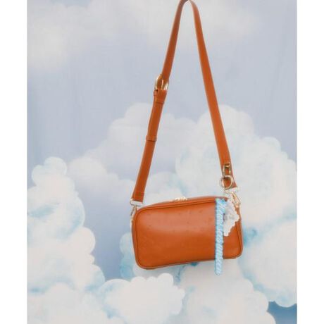 [^ԁFDA005-RDA4]Pas De DANSE  EclipseḦӖAGNvXƖtꂽphD_X2ndV[YBƉeAƈÁBꌩ΋ɂɂ悤łāA͂ǂ݂čA݂xĂBȃbZ[W߂āAOɂ͐Aɂ͉_̃OtBbN2TCỸobOoꂵ܂BU΂߂ꂽ̃OtBbN̑Ζʂɂ"Shadow seeks light."ue͌߂v"Day and nightC forever chasing but never meeting."uƖAiɒǂAďoȂvƂts@_̂悤ɃobOɕ`Ă܂B[WTCYEX[TCYǂɂ"Heart sees unseen"uS͌Ȃ̂vƂ^[L[`[ZbgɁBގÃobOƈꏏɂꂼ̐Fyŉ߂܂傤BPas De DANSE(phD_X)uuhɃ_XXebv̈ӖARODE SKO(=ԂC)Ń_XĂ悤ȁAy₩ȗVтuhBobOɃOtBbN𗎂Ƃ݁AyXebv𓥂ŉ߂悤ȃACe܂vdirection by SKINySKIN WRAPS AROUND THE WORLD ^XLzقȂtB[hŊ􂷂郁o[sŊA[gRNeBuBApfUCAԃfUCAuhfBNVAA[gfBNVȂǑɓnĊĂBy2025 Spring^Summerzy25SSz̏iɎgpĂfނ́AC⊾JȂǂɂ鐅ʂɂFAFڂ肷\܂̂ŁAFWFn̗mƂ̑gݍ킹͒ӂĂ舵l肢܂Bۑ鎞́Ax̍ꏊĂB̑舵Ɋւ܂ẮAiɕt̃AeV^OBd  : 400gti(L[`[) : S16 ^ 25cmi摜́A̓p\RȂǂ̉{ɂAۂ̐FƈقȂČꍇ܂B\߂Bi̐F̖ڈ́AiP̂̉摜QƂBCɓo^̂߁Cɓo^íA}Cy[WɂČ݂̉i݌ɏ󋵂̊mF\łB Xg̊Ǘɐ񂲗pB