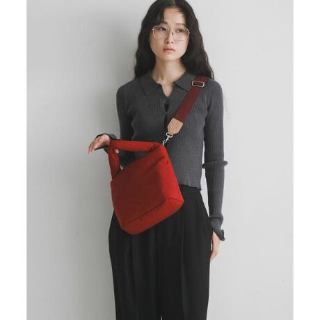 [^ԁFXH46-2AW3901]pfbhfUC̃nhobOyMaterialz|GXefށACobO͍vgpyDesignzӂӂȐGSñnhobOBnhłAobO{̂ƓnF̃e[vV_[tŃV[ɍ킹Ďg܂BobOɂ͕֗ȃL[OtBJ[ƂɈقȂzF̃CobO̓obO̒ɓĂgp͖̂ܘ_ATuobOƂĂĝ߂łByColorzBLKCRED2FWJyStyling pointzJWAȃR[fBl[gɂ͖ܘ_AWPbgX^CȂǂ̃}jbVȃX^COɂ}b`fUCBhun RODESKO(n[ fXR)̉\ƂЂȉ߂" nylon "ɖς ǂȏuԂ킽炵AC炸ACO悭B 炵y݁APghun(ޏ)hɌāBy2024 Autumn^Winterzy24AWzŉtgp̍ہAŉtĂȂԂA肪Gꂽ܂܂̏ԁAŉt̂Ă܂Əŉt̐ɂ\ʂώĂ܂AFڂϐF̉\܂Bgp̍ۂ͏\ӂ肢܂BCAAȂǂŐF\܂̂ŁAɒWFn̈ߗނȂǂƂ̑gݍ킹ɂӂB̑舵Ɋւ܂ẮAiɕt̃AeV^OBd({) : 220g[t]one : 22cm ^ `21cm ^ }`14cm ^ `40cm ^ dʖ100gi摜́A̓p\RȂǂ̉{ɂAۂ̐FƈقȂČꍇ܂B\߂Bi̐F̖ڈ́AiP̂̉摜QƂBCɓo^̂߁Cɓo^íA}Cy[WɂČ݂̉i݌ɏ󋵂̊mF\łB Xg̊Ǘɐ񂲗pB