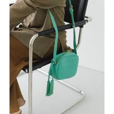 タッセル付ステッチショルダーバッグ