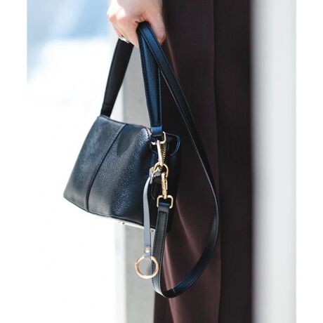 [^ԁFXXA6-2AW2501]fC[gɕ֗ȃV_[obOyMaterialz{ : vyDesignzZ^[Xeb`V[YɐV^oBǂȃX^Cɂރ~j}ȃfUCȂ̂ŁAʋ΂痷sȂǋx̂o܂ŁALV[Ŋ􂷂_BobOɂ͂|PbgAzX}[gtHȂǂo|ɕKvȂ̂܂邿傤ǂTCYBV_[|PbgĂ̂ŁA⃊bvȂǂ̏̎[\ByColorzR[fBl[gɍ킹đIׂMILKAORANGEABLACK3FWJyStyling pointzmg[◎F̃R[fBl[gɁA߂̃V_[obO킹邱ƂŁAꂽۂɂȂ܂BVvȃfUC̃uEXVcAXbNXƂItBXX^Cɂ߂łBy2025Autumn^Winterzy25AWzd : 445gi摜́A̓p\RȂǂ̉{ɂAۂ̐FƈقȂČꍇ܂B\߂Bi̐F̖ڈ́AiP̂̉摜QƂBCɓo^̂߁Cɓo^íA}Cy[WɂČ݂̉i݌ɏ󋵂̊mF\łBXg̊Ǘɐ񂲗pB