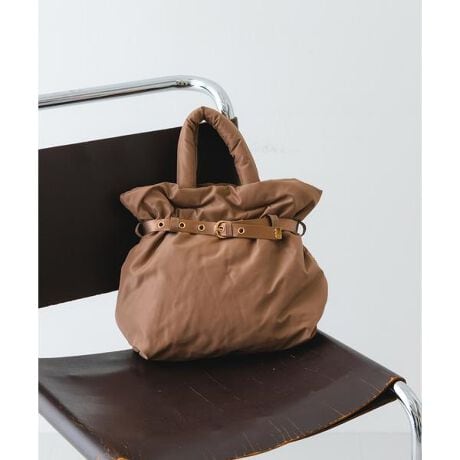 [^ԁFXXA6-2AW3401]R[fBl[g̃|CgɂȂnhobOyDesignzƂtHƃxgfUCڂAfUCobOBy͂̂ӂƂ_炩ȑfނƃxgfUCłꂢ߂vXBV_[obOƂĂg2waydlȂ̂ŁA̓̋CR[fBl[gɍ킹Ċy߂܂BƊOɃ|PbgtĂA@\˔Ă̂|CgBig炿Ƃo܂ŕL􂵂܂ByStyling pointzꂢ߂ȃXJ[gX^CApcX^CȂǕLR[fBl[gɃ}b`܂BLbvȂǂ̏ƍ킹JWAȃX^O߂łBy2025Autumn^Winterzy25AWz̏íAC⊾AJȂǂ̎gpɂAF⑼̕ւ̐Fڂ̉\܂̂łӂBfނɂPApiłꂵĂB̑舵Ɋւ܂ẮAiɕt̃AeV^OBd : 295gi摜́A̓p\RȂǂ̉{ɂAۂ̐FƈقȂČꍇ܂B\߂Bi̐F̖ڈ́AiP̂̉摜QƂBCɓo^̂߁Cɓo^íA}Cy[WɂČ݂̉i݌ɏ󋵂̊mF\łBXg̊Ǘɐ񂲗pB